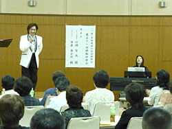 女性部会移動研修会の様子