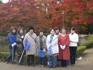 社会貢献活動　曽木公園ライトアップ会場を清掃の様子1