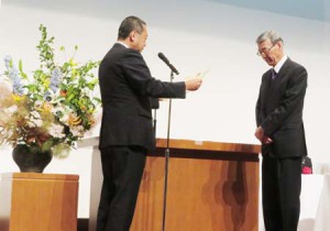 多治見税務署長から酒井忠造さんへ感謝状を贈呈